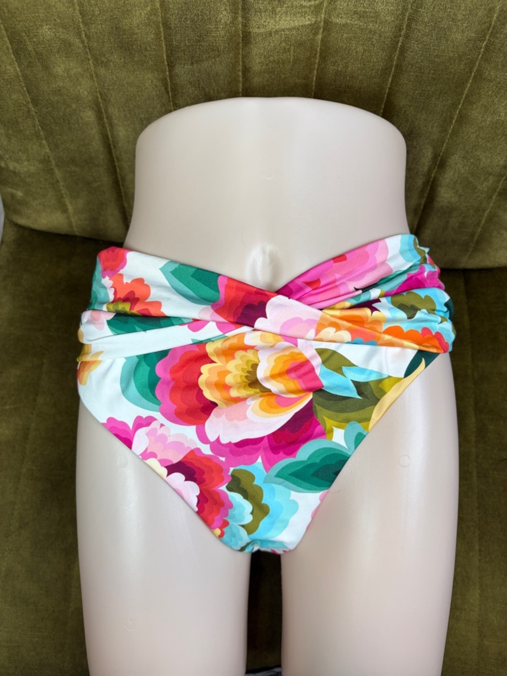 Gibson Latimer Tropical Floral twist front  Bikini Bottom size large nwot